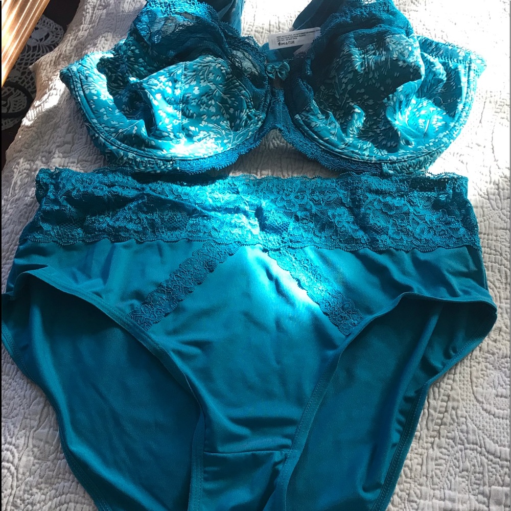 NWOT bra and pantie set